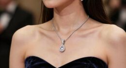 selecting elegant event jewelry