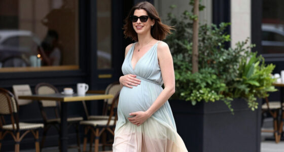 Anne Hathaway’s Latest Maternity Look Is Straight-Off-the-Runway Carolina Herrera